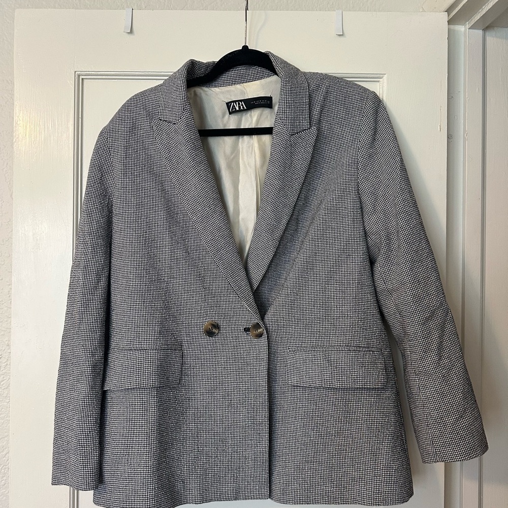 Zara Gray Blazer with Notched Lapels and Tailored Silhouette
